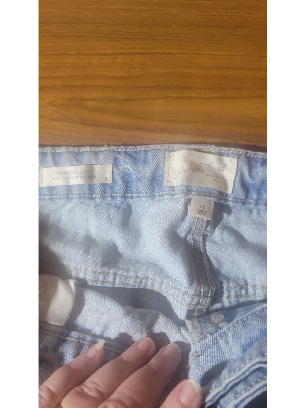 Universal Thread Mid-Rise Light Blue Ripped Jeans Size 22 - Picture 4 of 8